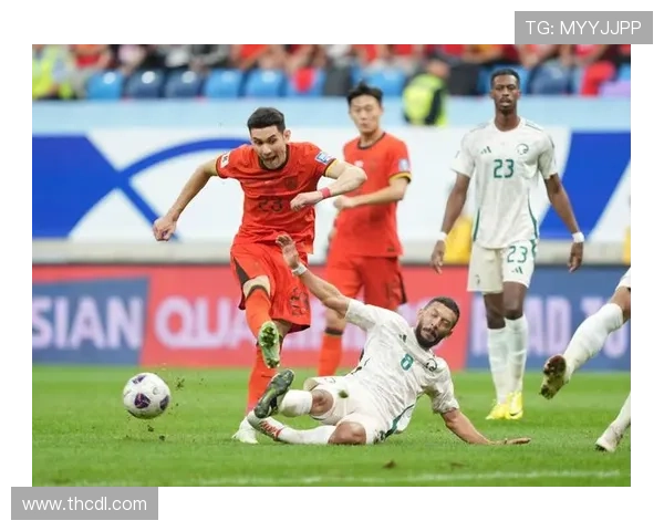 中国足球队迎战日本队,全力备战世界杯亚洲区预选赛,目标力争出线 中国足球队迎战日本队,全力备战世界杯亚洲区预选赛,目标力争出线