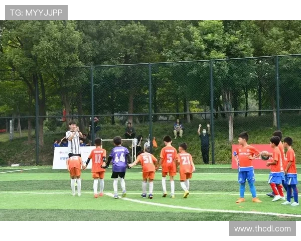 世界杯预选赛激战正酣 中国队客场挑战强敌盼迎重要胜利