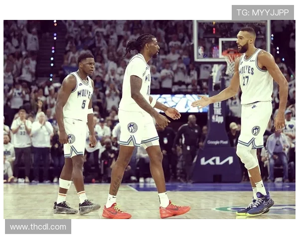 森林狼俱乐部崛起之路探索:从重建到挑战季后赛的蜕变与奋斗 森林狼俱乐部崛起之路探索:从重建到挑战季后赛的蜕变与奋斗